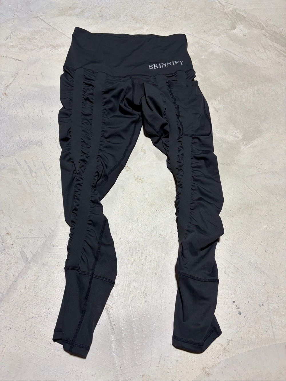 SKINNIFY Black Ruched resistance band Leggings medium